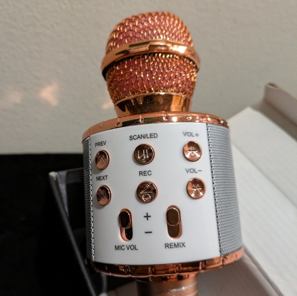 Pink Wireless Microphone - Picture 5 of 8